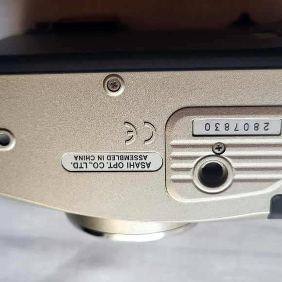 Pentax Espio 105 G Gold Point & Shoot 35mm Film Camera - Picture 5 of 12